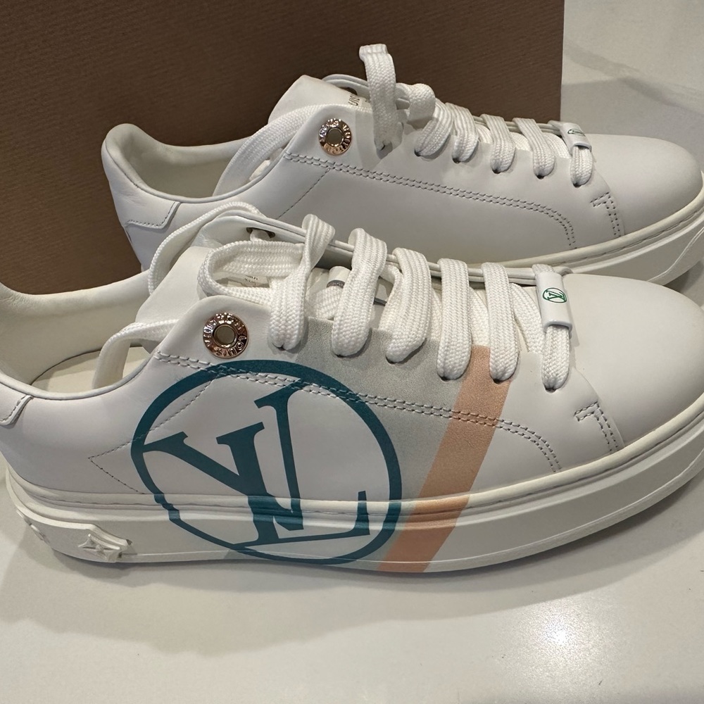 Authentic LOUIS VUITTON - FRONTROW SNEAKER